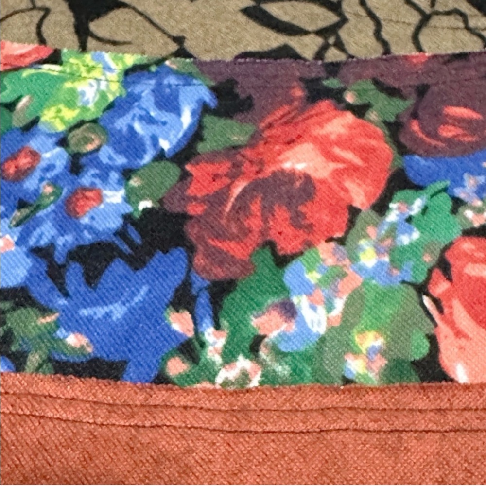 Tru Luxe Jeans Mixed Pattern
Patchwork Crew Neck Women's Top -
Size Medium - Picture 6 of 7